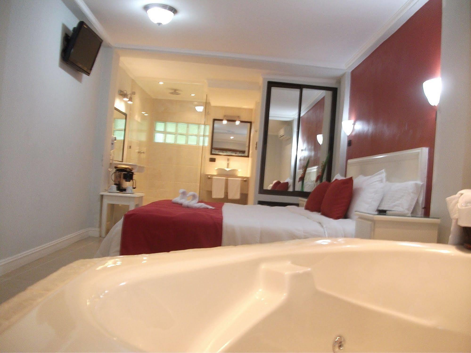 Copacabana Hotel And Suites (Adults Only) Jacó Buitenkant foto