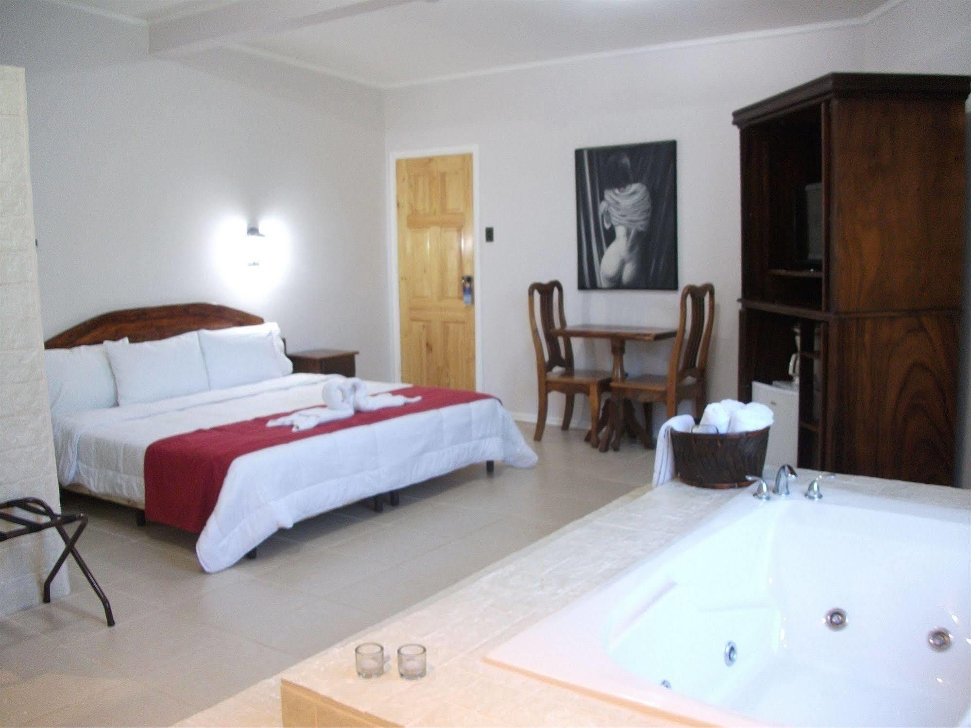 Copacabana Hotel And Suites (Adults Only) Jacó Buitenkant foto