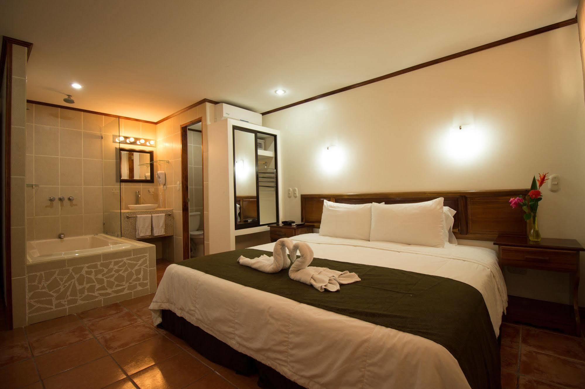 Copacabana Hotel And Suites (Adults Only) Jacó Buitenkant foto